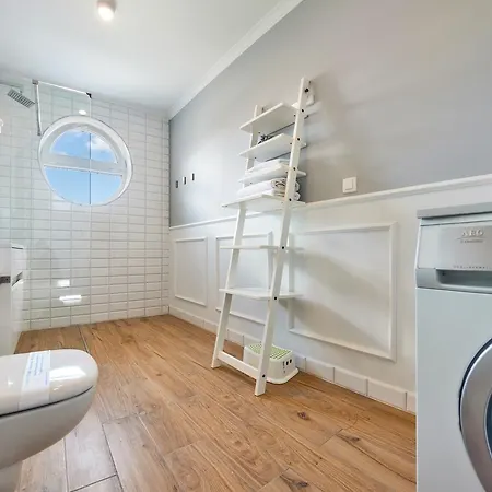 Zeromskiego, Sun & Snow Hel