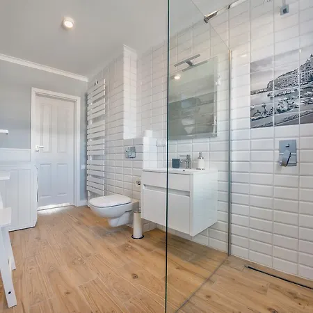 Zeromskiego, Sun & Snow Daire