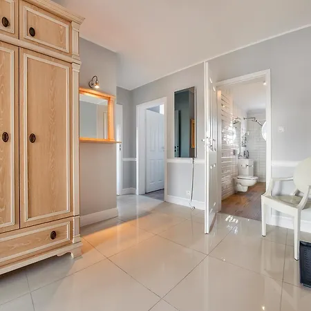 Daire Zeromskiego, Sun & Snow Hel