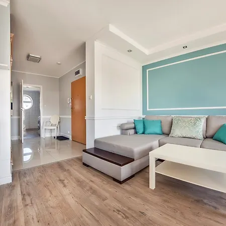 Zeromskiego, Sun & Snow Hel